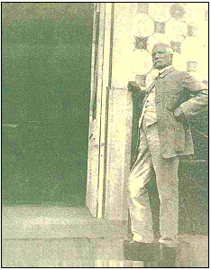 António Vasconcellos at the door of the first confectionery factory in Figueiró dos Vinhos